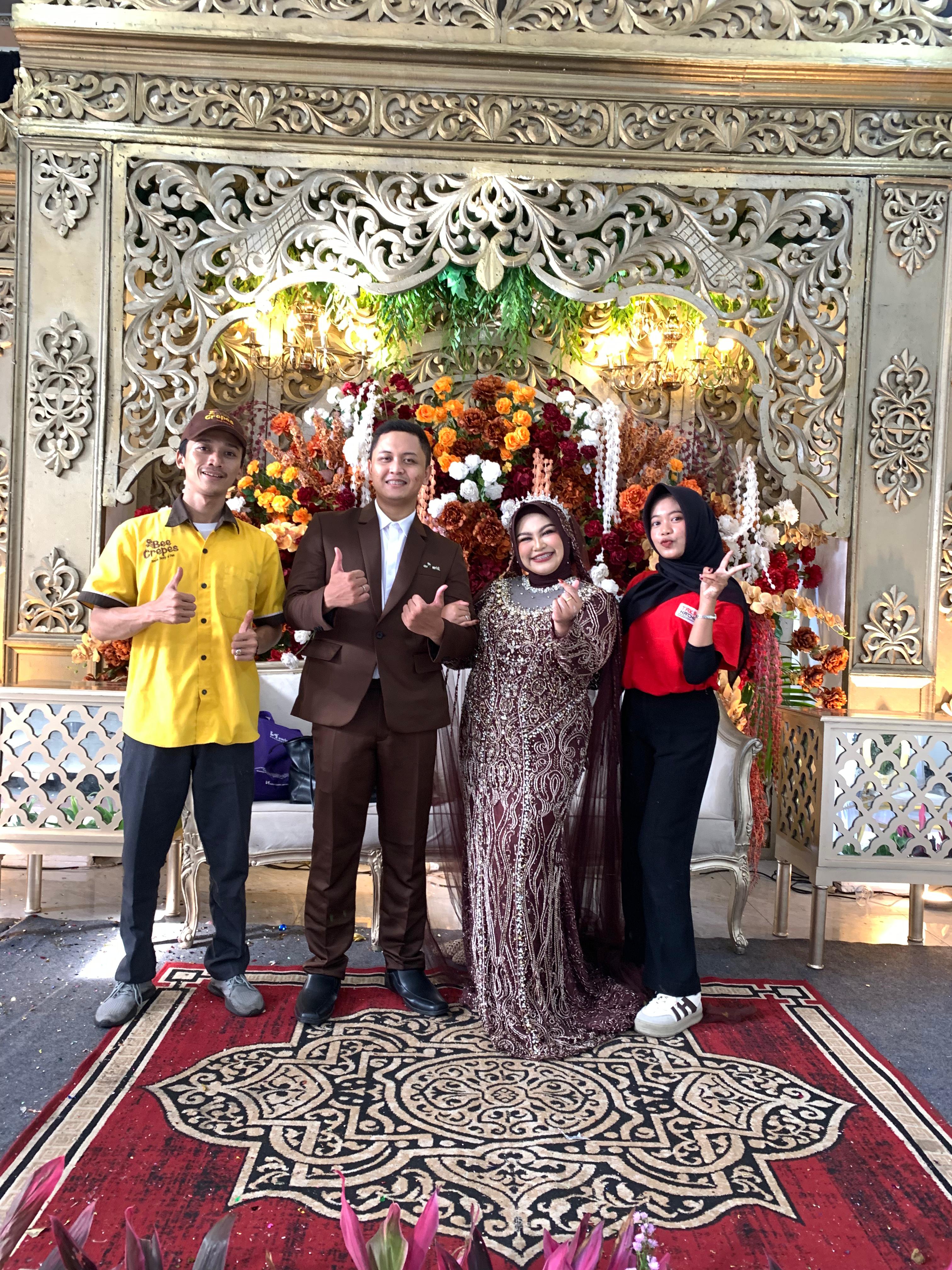 Foto bersama pengantin